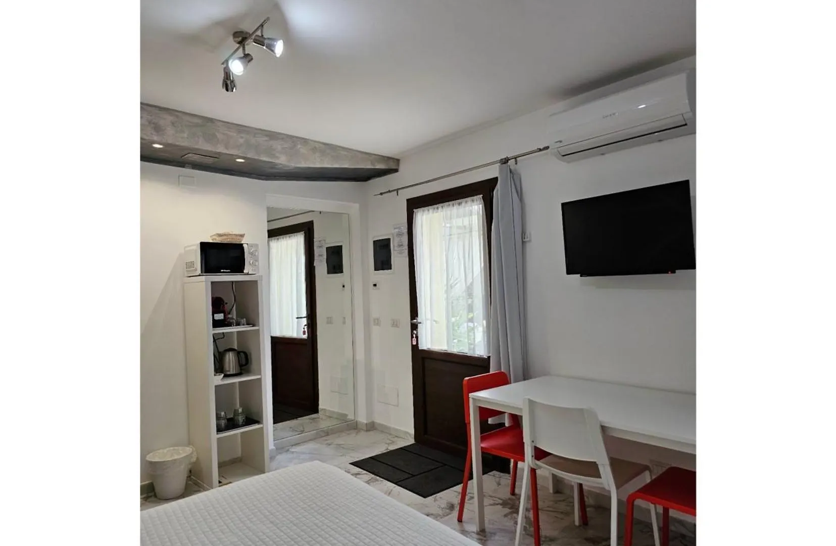 The Dreamers Cardano Al Campo Bed and breakfast